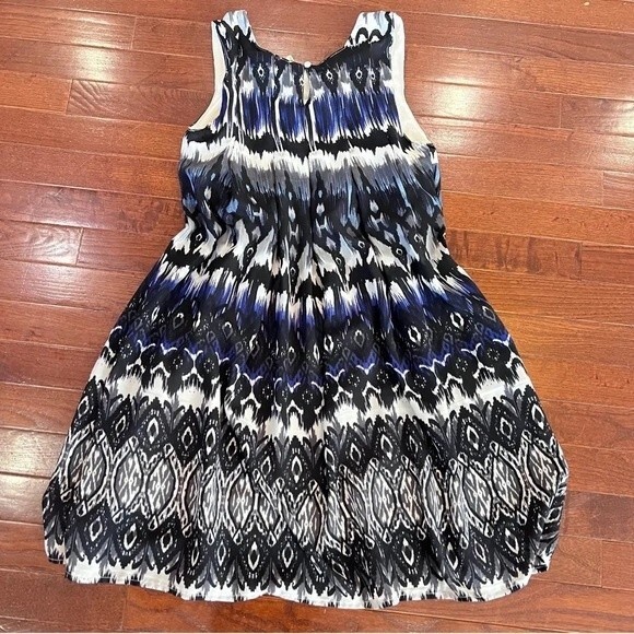 Blue black and white pleated print dress size XS - Picture 4 of 6